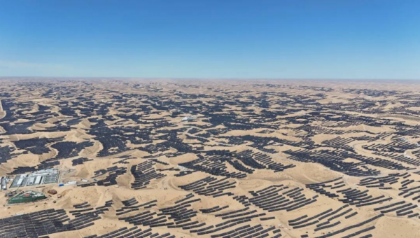 В Китае подключили к сети крупнейшую в мире солнечную станцию